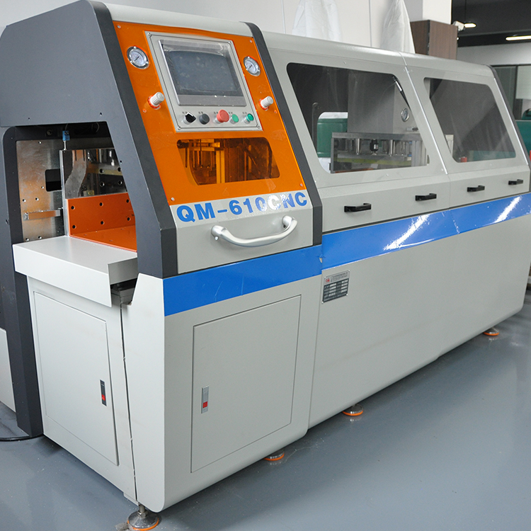 610無尾料分離式全自動(dòng)切鋁機(jī)帶防護(hù)罩主圖9.jpg