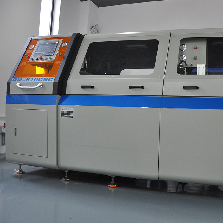 610無尾料分離式全自動(dòng)切鋁機(jī)帶防護(hù)罩主圖2.jpg