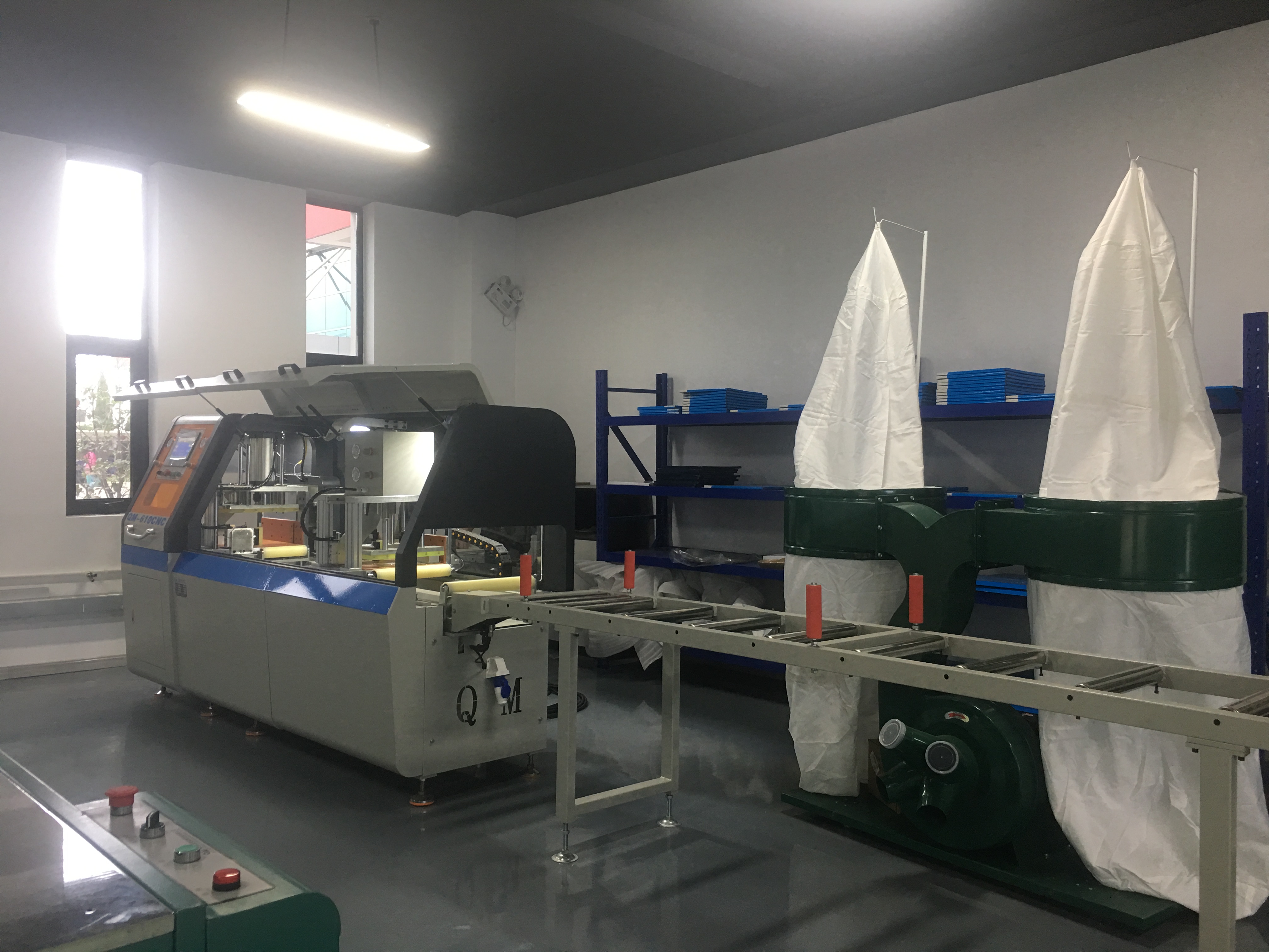 高精度鋁鋸機(jī)