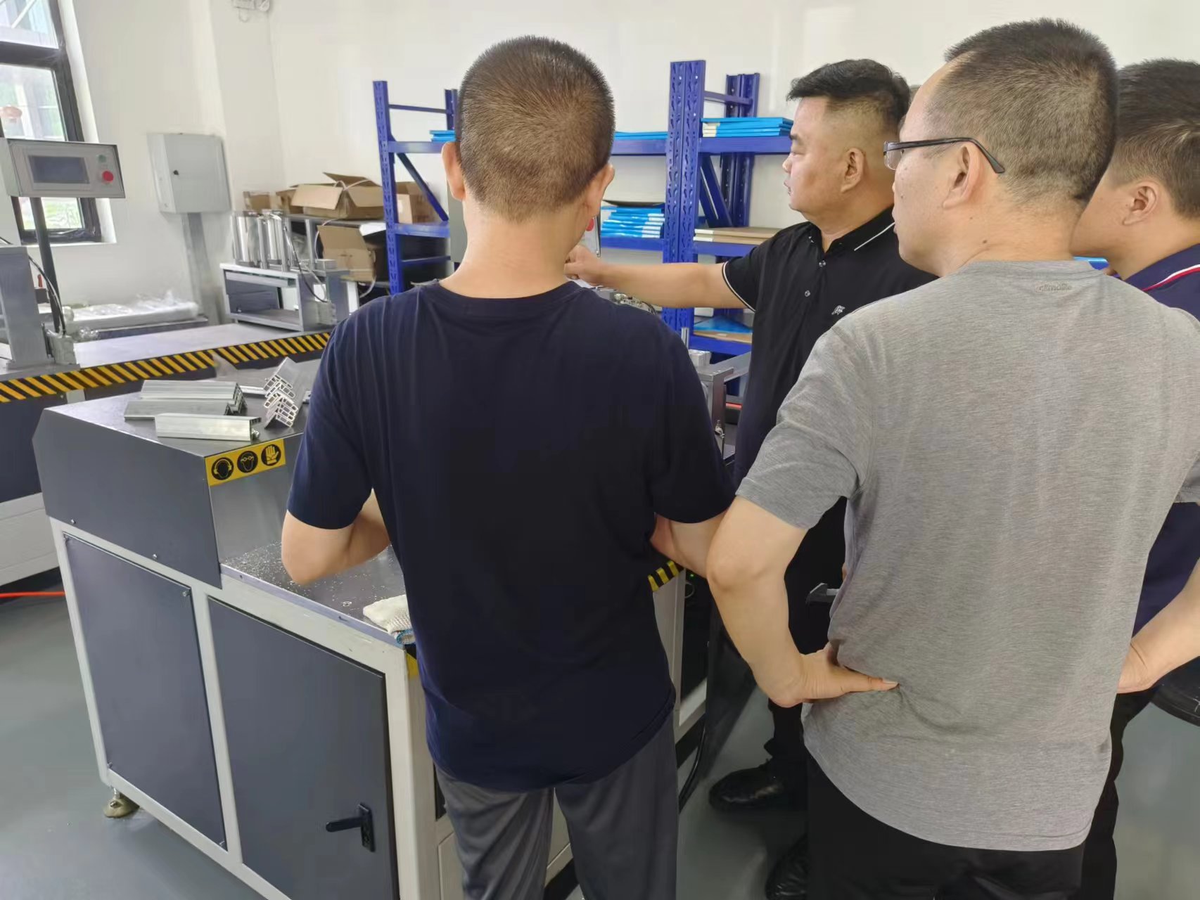 精密鋁材切割機(jī)